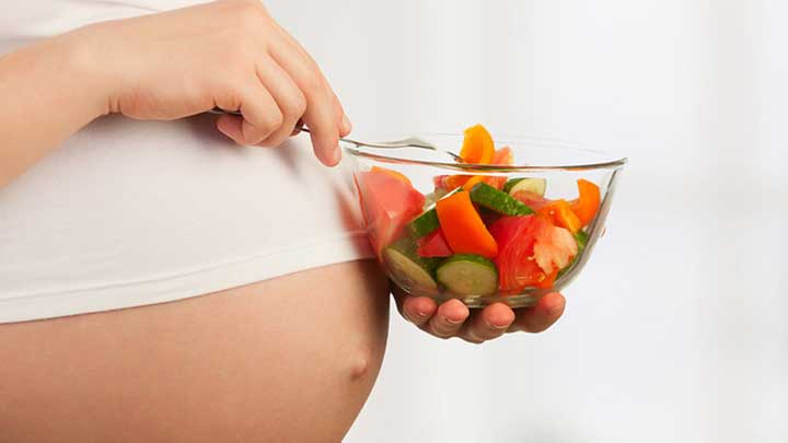 چرا زنان در دوران بارداری هوس خوردن ترشی می‌کنند؟