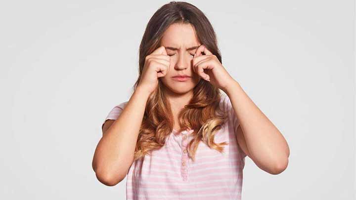 انواع آلودگی هوا که موجب آلودگی چشم می‌شوند چیست و چه علائمی دارند؟