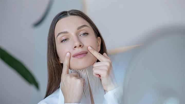 ماساژ صورت و اطراف لب