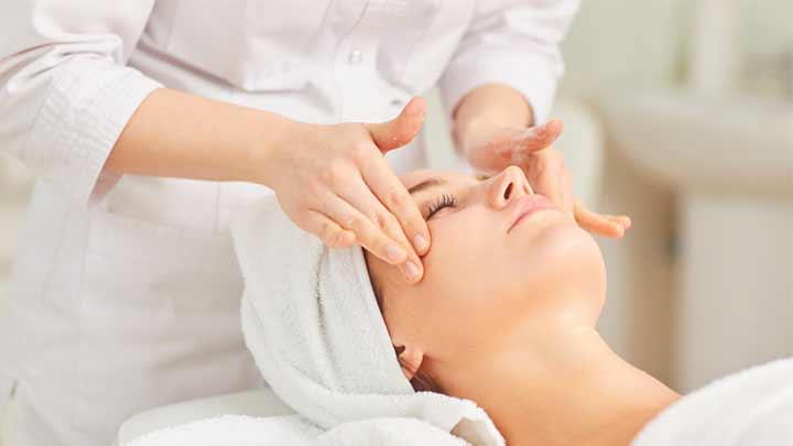 ماساژ صورت و افتادگی پوست