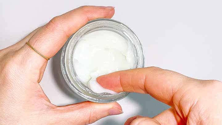 کرم آبرسان طبیعی پوست Q10+E کامان