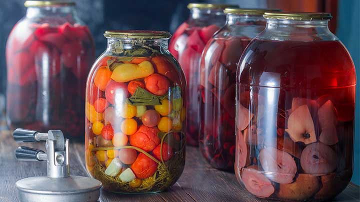 چرا ترشی کپک می‌زند؟