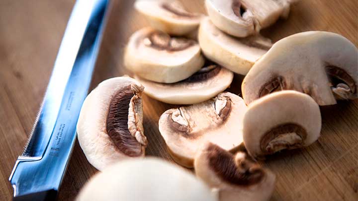 سیاه نشدن قارچ با بلچینگ کردن سیاه نشدن قارچ با بلچینگ کردن