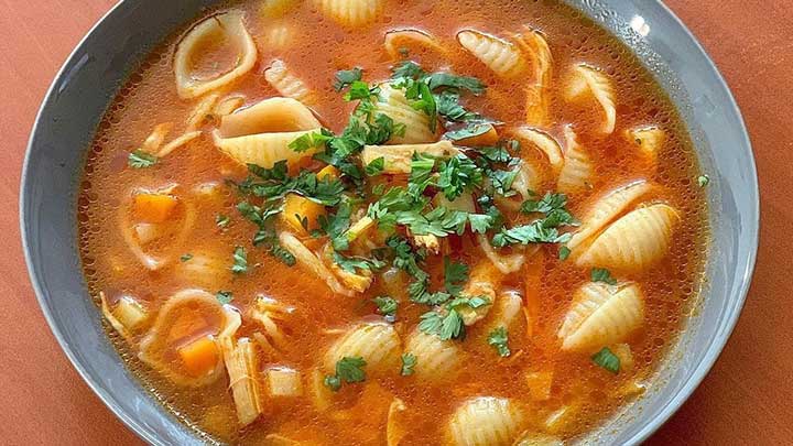 مراحل تهیه آش گوشواره تبریز با ماکارونی فرمی مراحل تهیه آش گوشواره تبریز با ماکارونی فرمی