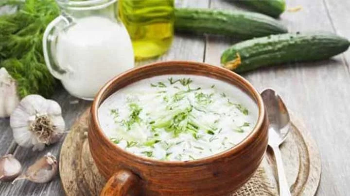 کشک و خیار از غذاهای راحت یزدی کشک و خیار از غذاهای راحت یزدی