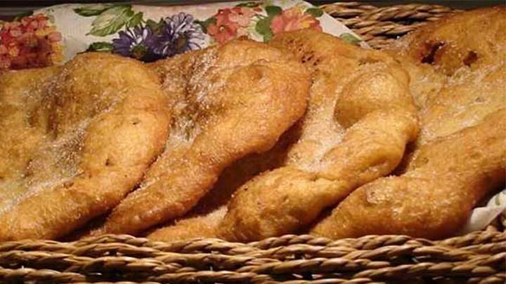 مراحل تهیه نان سوروک یزدی