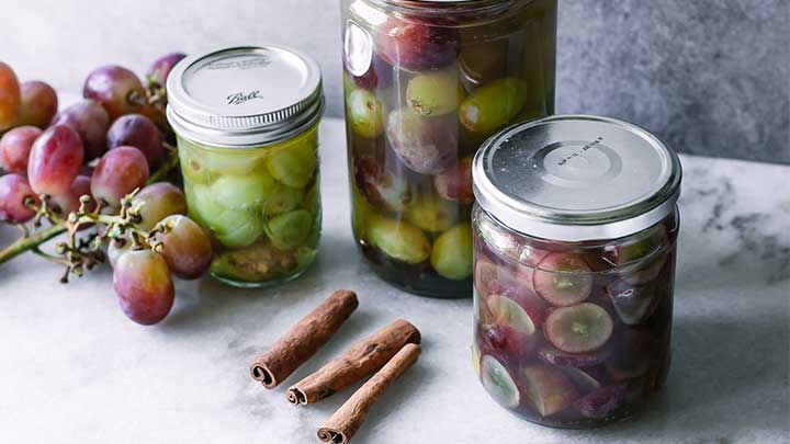 مراحل درست کردن ترشی انگور سیاه یا شانی