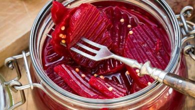 طرز تهیه ترشی لبو خانگی؛ با طعم و رنگی فوق‌العاده جذاب