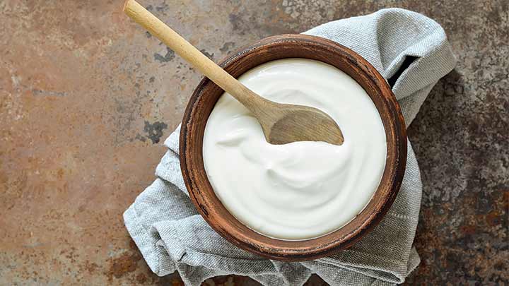 بهبود سلامتی روده‌ها از خواص مصرف ماست در شب