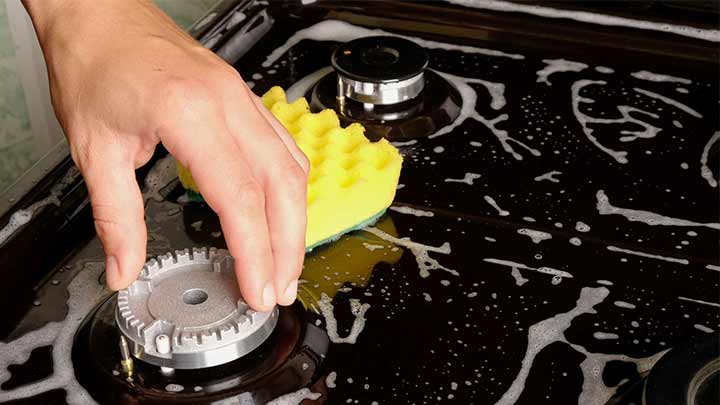 استفاده از نوشابه برای تمیز کردن سر شعله اجاق گاز