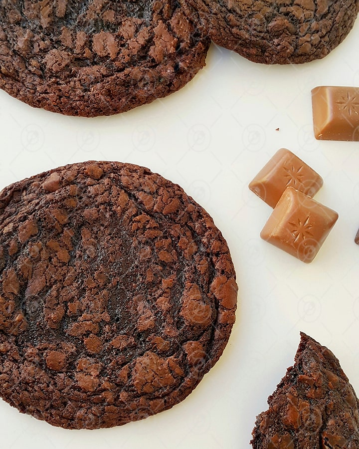 طرز تهیه کوکی براونی ترک دار شکلاتی خوشمزه به روشی ساده طرز تهیه کوکی براونی ترک دار شکلاتی خوشمزه به روشی ساده