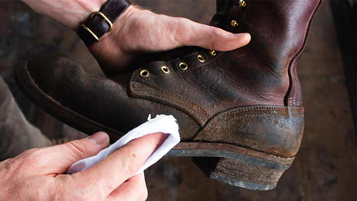 پاک کردن کفش چرم با آب و سرکه پاک کردن کفش چرم با آب و سرکه