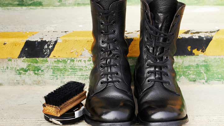 داخل کفش چرم را چطور تمیز کنیم؟ داخل کفش چرم را چطور تمیز کنیم؟