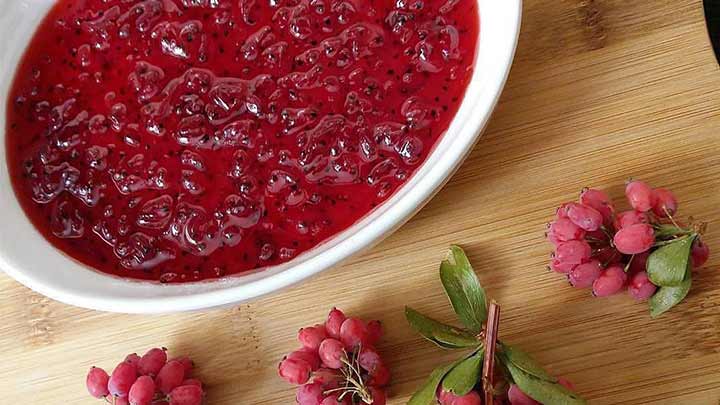 مراحل تهیه ترشی زرشک تازه خانگی مراحل تهیه ترشی زرشک تازه خانگی