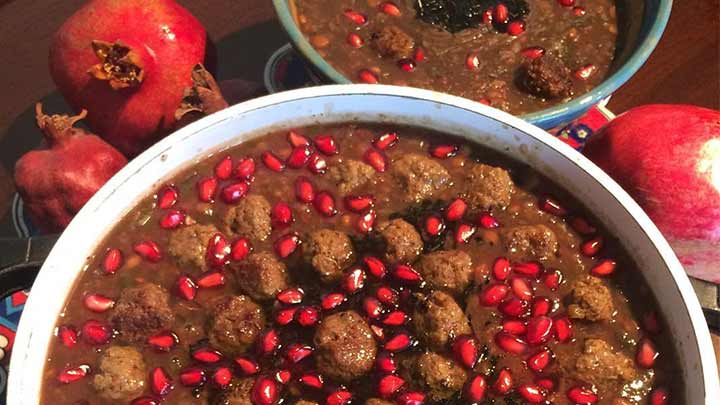 مراحل تهیه سوپ انار با عدس و گوشت قلقلی