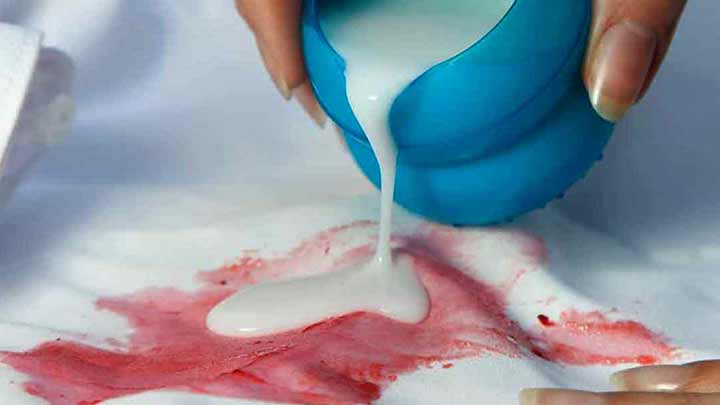 5 ماده موثر برای پاک کردن لکه جوهر از لباس 5 ماده موثر برای پاک کردن لکه جوهر از لباس