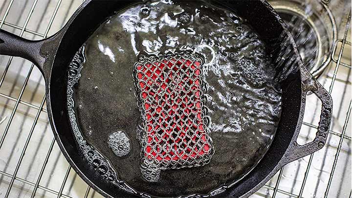 دلیل چسبناک شدن ظروف چدنی چیست؟ دلیل چسبناک شدن ظروف چدنی چیست؟