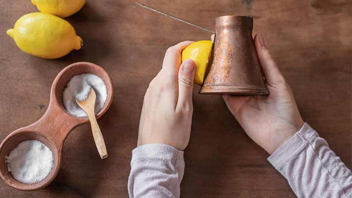 استفاده از آبلیمو و جوش شیرین برای سفید کردن ظروف مسی