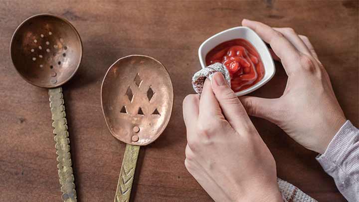 استفاده از سس کچاپ برای سفید کردن ظروف مسی