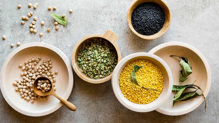 نگهداری حبوبات در ظروف مناسب