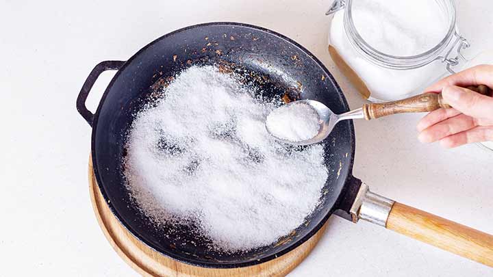 استفاده از جوش شیرین برای تمیز کردن قابلمه سوخته استفاده از جوش شیرین برای تمیز کردن قابلمه سوخته