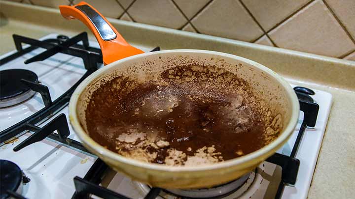 نکاتی که برای تمیز کردن سوختگی قابلمه باید بدانید! نکاتی که برای تمیز کردن سوختگی قابلمه باید بدانید!