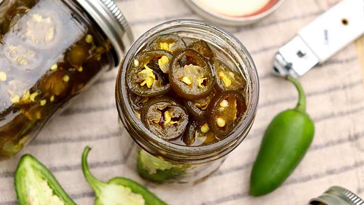 فوت و فنهای تهیه ترشی فلفل هالوپینو تند و تیز فوت و فنهای تهیه ترشی فلفل هالوپینو تند و تیز