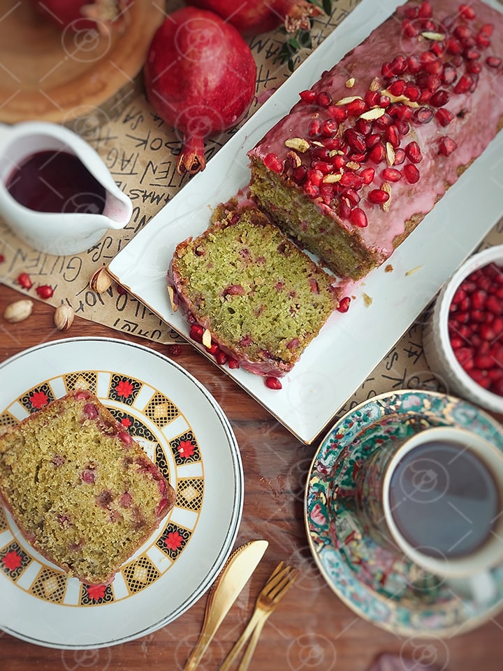 کیک انار و اسفناج یلدایی کیک انار و اسفناج یلدایی