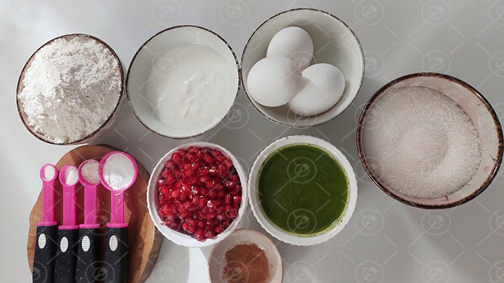 مواد لازم جهت تهیه لوف کیک انار و اسفناج مواد لازم جهت تهیه لوف کیک انار و اسفناج