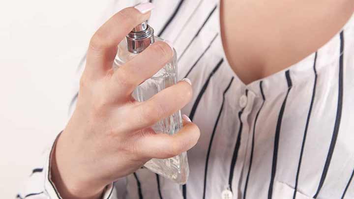 پاک کردن لکه دئودورانت و عطر از لباس با هیدروژن پراکسید پاک کردن لکه دئودورانت و عطر از لباس با هیدروژن پراکسید