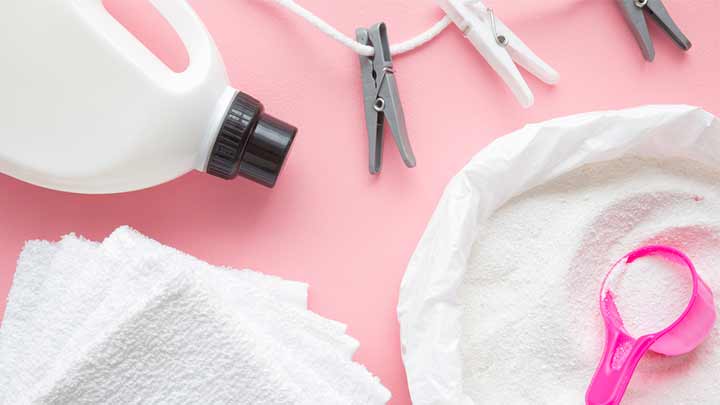 استفاده از جوش شیرین برای پاک کردن لکه دئودورانت و عطر از لباس استفاده از جوش شیرین برای پاک کردن لکه دئودورانت و عطر از لباس