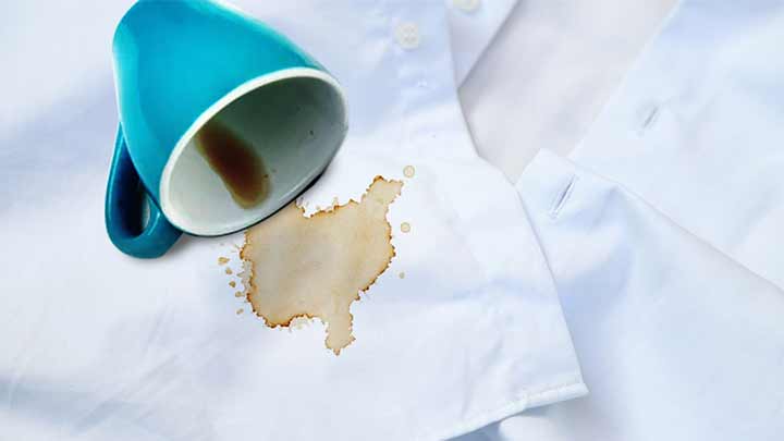از بین بردن لکه قهوه و چای از روی لباس با استفاده از نمک