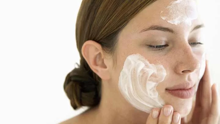 ضد آفتاب مناسب فصل پاییز ضد آفتاب مناسب فصل پاییز