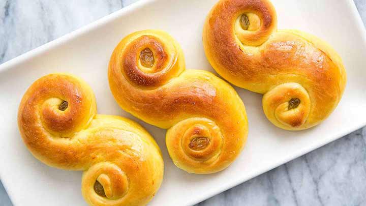 مراحل تهیه نان سوئدی زعفرانی