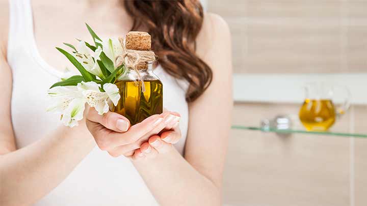 روغن رزماری؛ بهترین روغن برای ماساژ صورت روغن رزماری؛ بهترین روغن برای ماساژ صورت