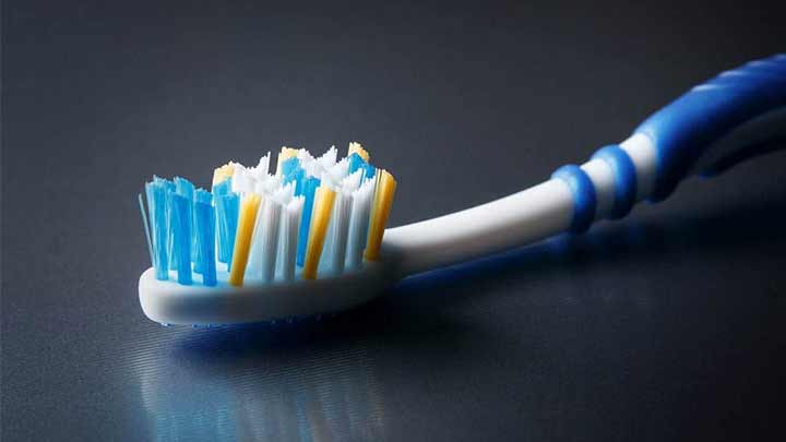 ویژگیهای یک مسواک خوب برای دندان های حساس چیست؟ ویژگیهای یک مسواک خوب برای دندان های حساس چیست؟