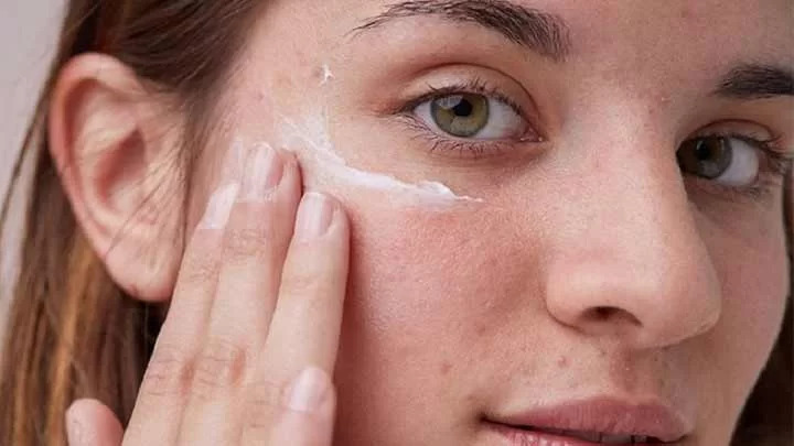 تاثیر ضد آفتاب بر جوش صورت تاثیر ضد آفتاب بر جوش صورت