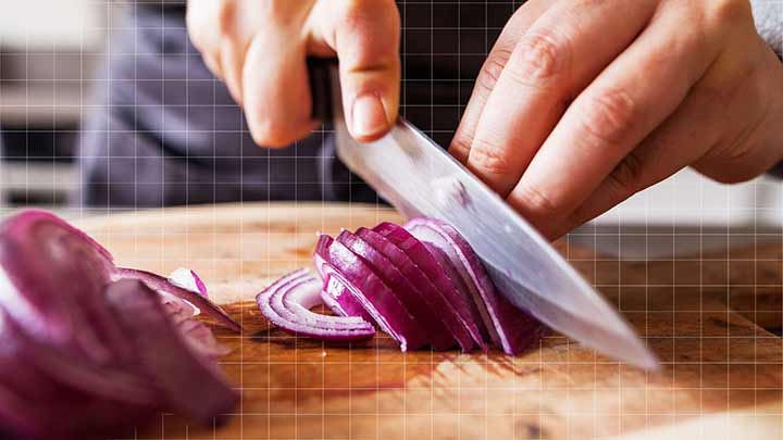 ترفند آشپزی خفن برای خرد کردن پیاز ترفند آشپزی خفن برای خرد کردن پیاز