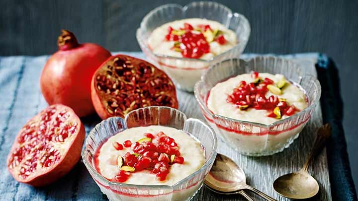 مراحل تهیه دسر ماست و انار