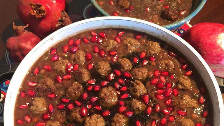 مراحل تهیه آش انار یزدی با گوشت