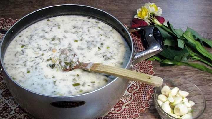 مراحل تهیه آش دوغ لری مراحل تهیه آش دوغ لری