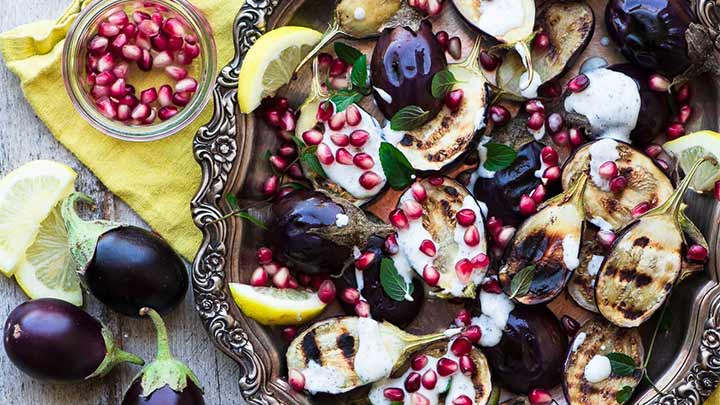 مراحل تهیه خورشت انار و بادمجان با مرغ مراحل تهیه خورشت انار و بادمجان با مرغ