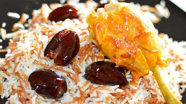 مراحل تهیه خرماپلو با مرغ زعفرانی مراحل تهیه خرماپلو با مرغ زعفرانی