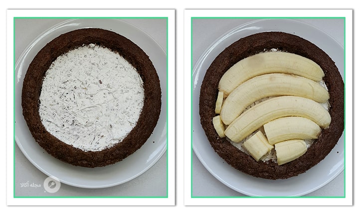 مواد فیلینگ کیک کوستبک را در داخل خالی کیک بریزید و با موز برش زده تزئین کنید 