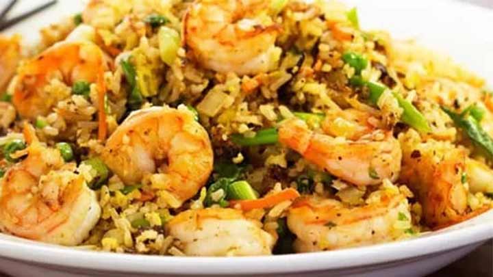 میگو پلو با سس مخصوص از غذاهای سنتی خوزستان میگو پلو با سس مخصوص از غذاهای سنتی خوزستان