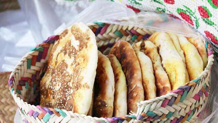 مراحل تهیه نان کلوکی بندرعباس مراحل تهیه نان کلوکی بندرعباس