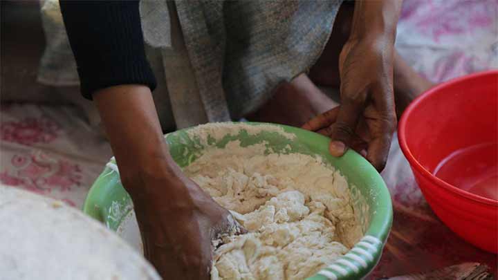 مراحل پخت نان توموشی