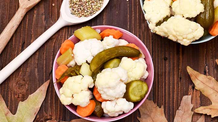 طرز تهیه شور گل کلم خوشمزه با هویج و فلفل مرحله به مرحله