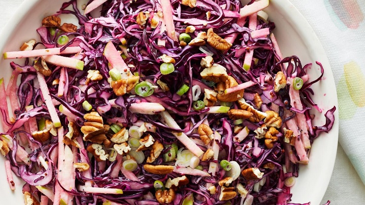 نکات و فوت و فنهای تهیه سالاد سیب و کلم نکات و فوت و فنهای تهیه سالاد سیب و کلم