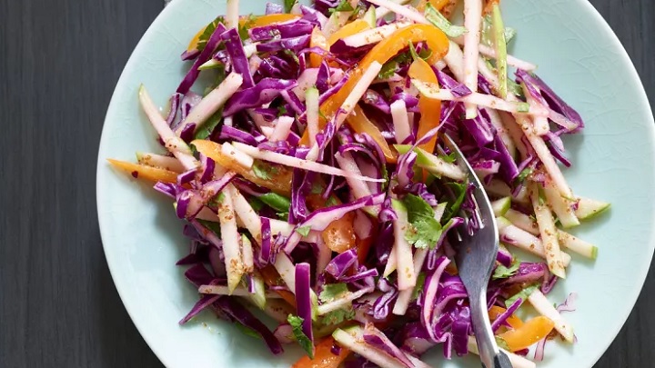 طرز تهیه سالاد سیب و کلم با انار طرز تهیه سالاد سیب و کلم با انار